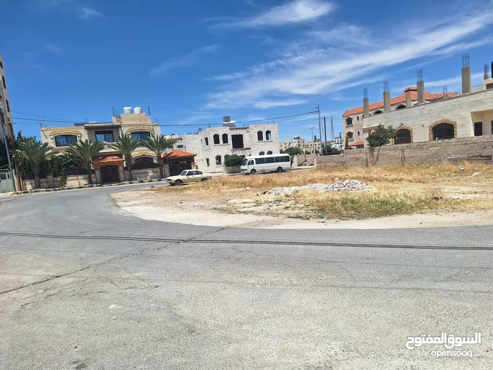 ارض سكني المستنده خلف المستندخ مول منطقةمميزة علي 3شوارع
