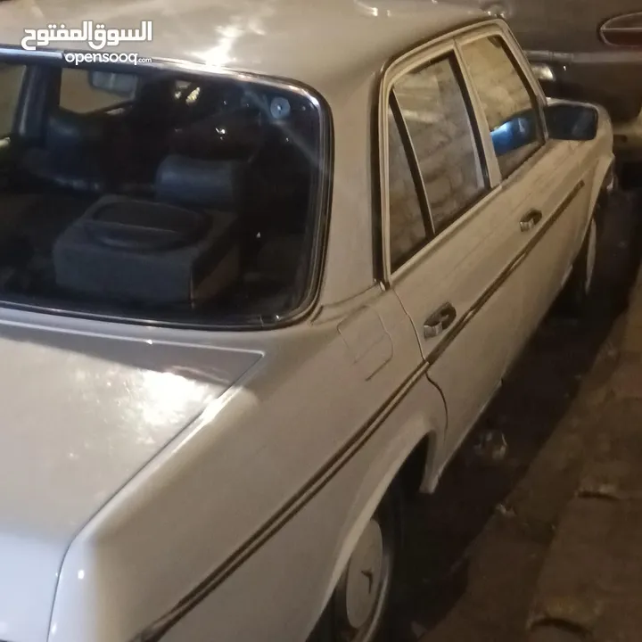سيارة مرسيدس 200 للبيع بحالة جيدة