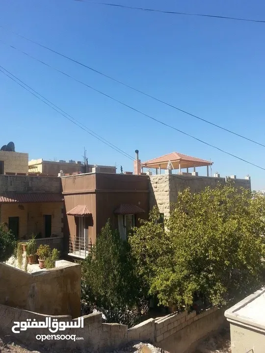 للبيع عمارة تجاري طولي في الأشرفية حي الارمن شارع حاتم الطائي بجانب معجنات جوهرة ارمينيا.