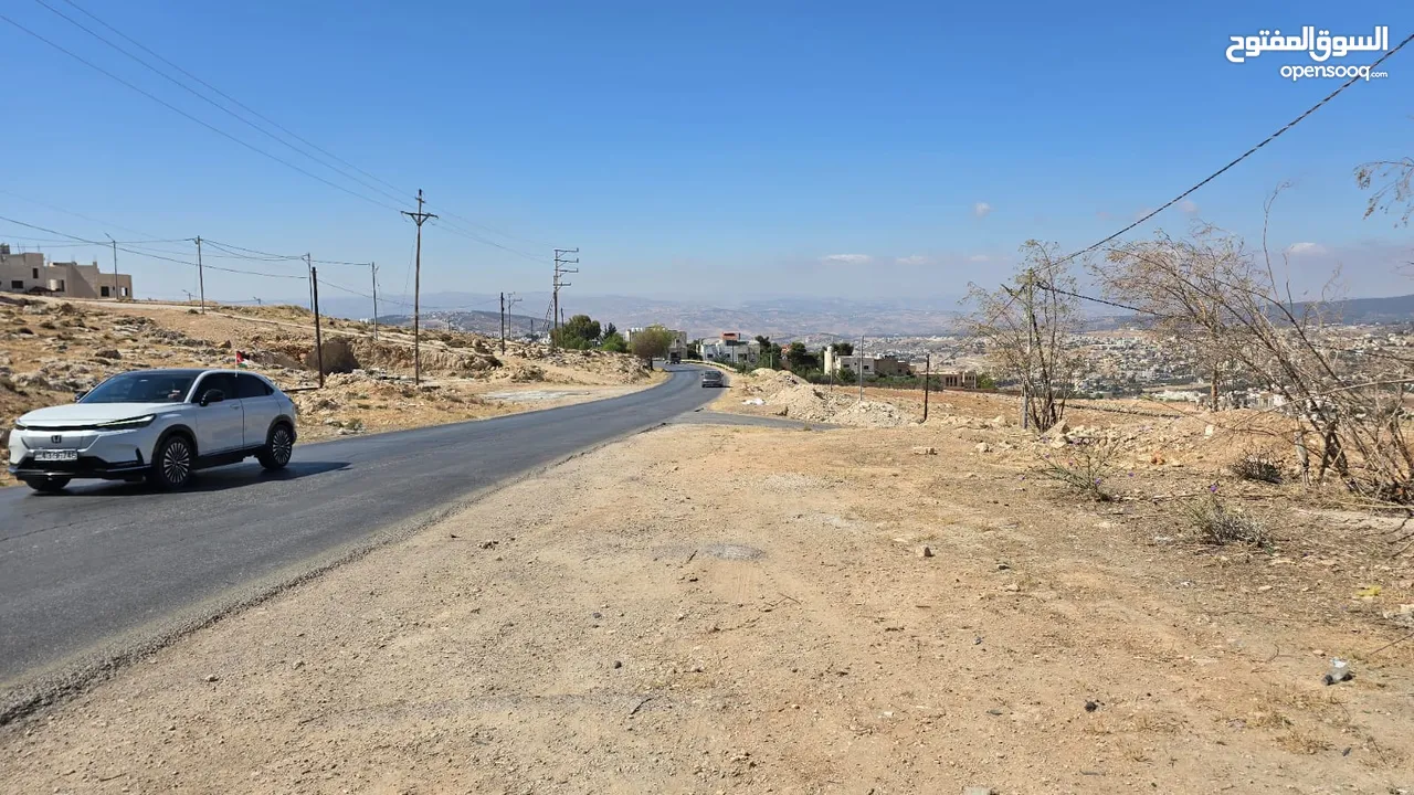 1 دونم على طريق اربد جرش القديم مباشره بعد مبنى المحافظه على اليسار