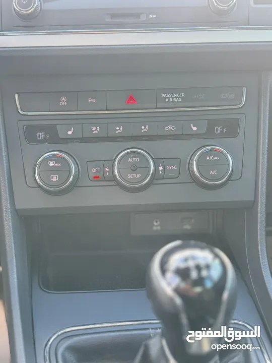 سيات ليون 18/19سيارة بحالة الوكالة شركةاصل الماني  1200 جير عادي فل إضافات عدا الفتحة  سعر مميز كاش