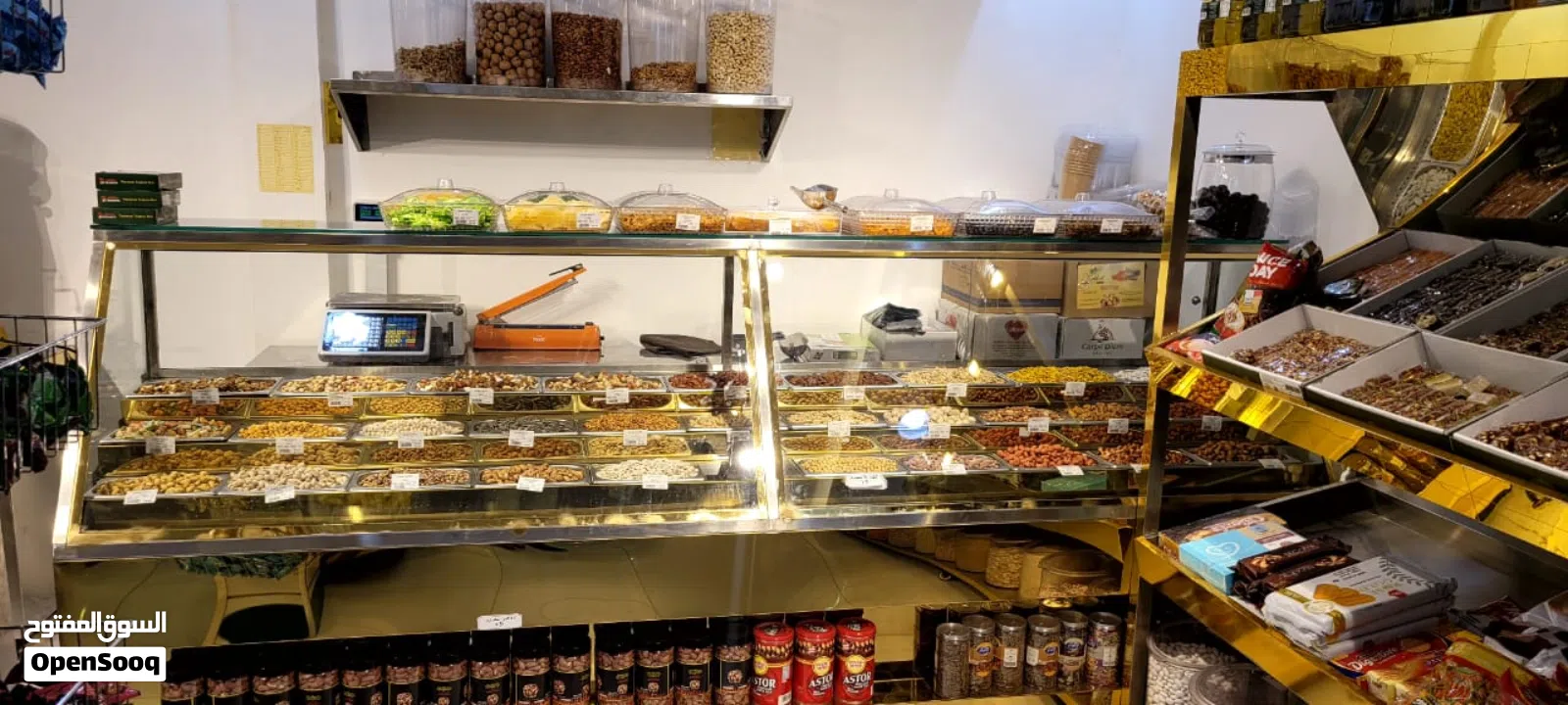 معرض مكسرات جاهز بالكامل”