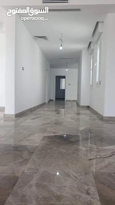 شقة راقية جديدة ماشاء الله للبيع حجم كبيرة في مدينة طرابلس منطقة بن عاشور في شارع الجرابة داخل المخط