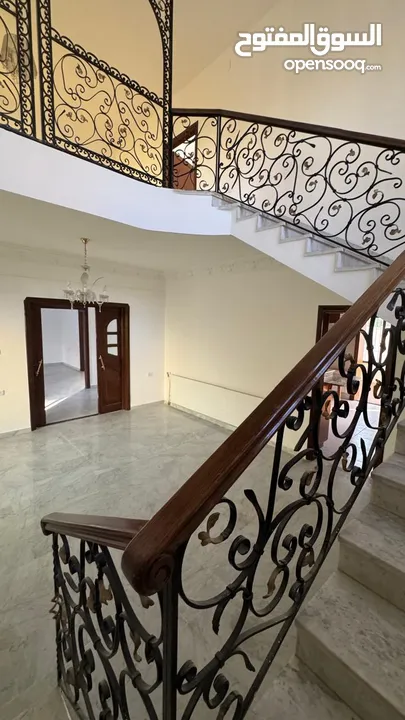 Well-Maintained Villa in Umm Al Summaq / فيلا بحالة ممتازة في أم السماق