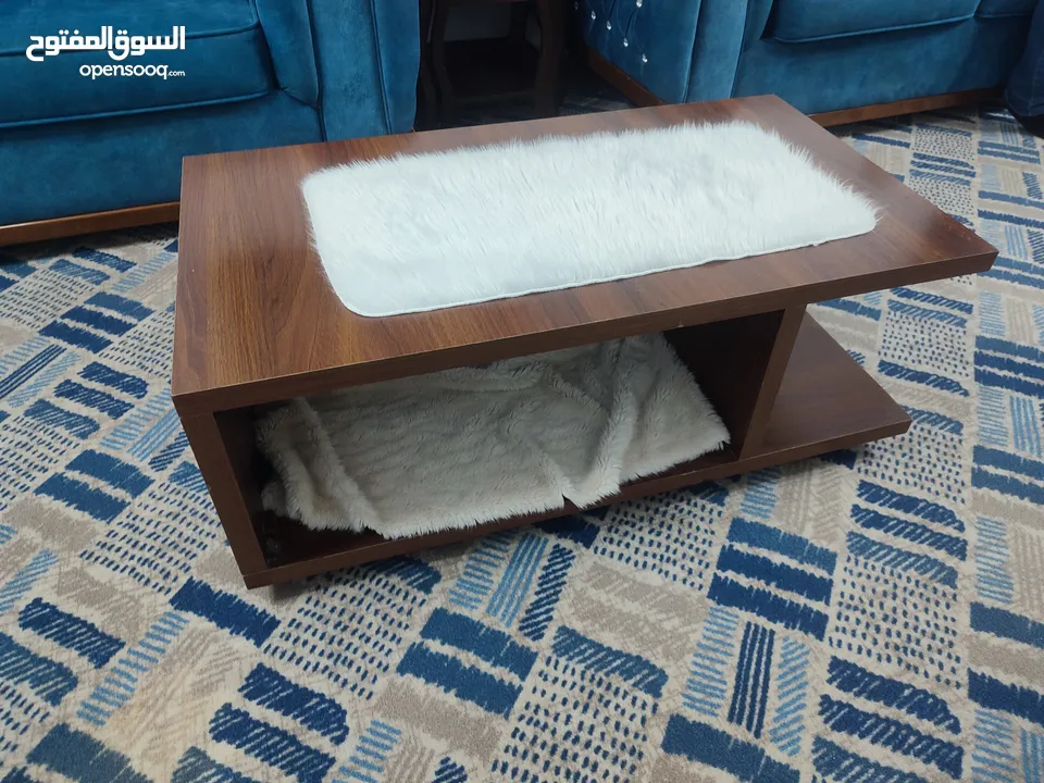 طقم كورنر مساحة 11 متر مع طاولة وسط مع كومدينة أحذية ومراية مع طاولة شاشة