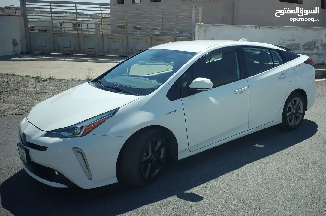 تويوتا بريوس 2022 XLE فحص كامل فل ما عدا الفتحة صنف بيرسونا TOYOTA PRIUS 2022 XLE FULLY LODED