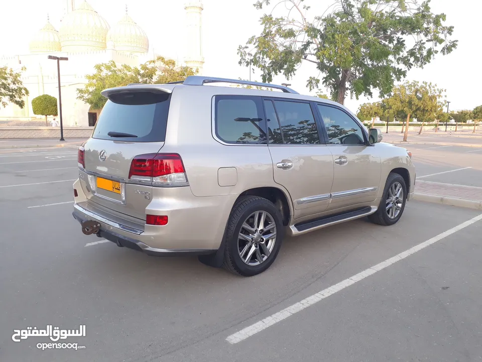 للبيع لكزس lx570s وكاله بهوان مديل 2014