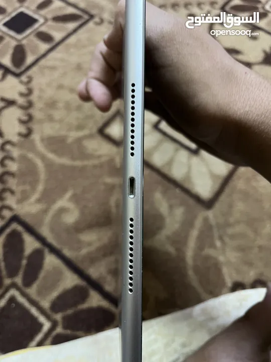 ايباد 9 للبيع 64 قيقا استعمال خفيف جدا للدراسه بحاله الوكاله