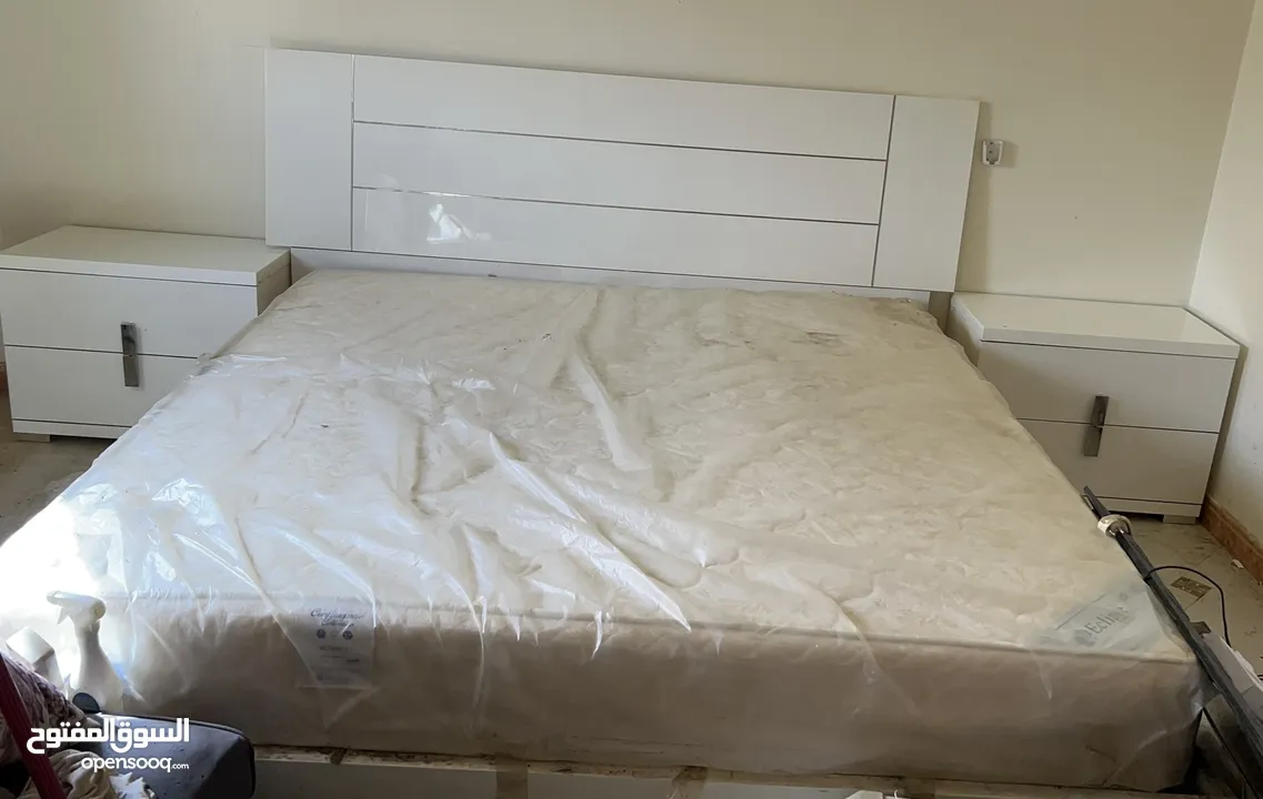 غرفة نوم إيطالية استخدام 3 اشهر