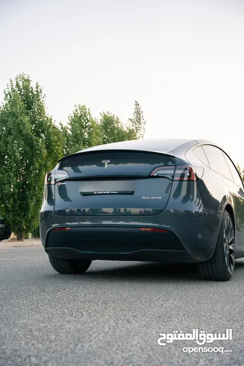 بحالة ممتازة أستعمال عائلي مع تظليل و غرافين حراري  Tesla model y 2022 تيسلا موديل y