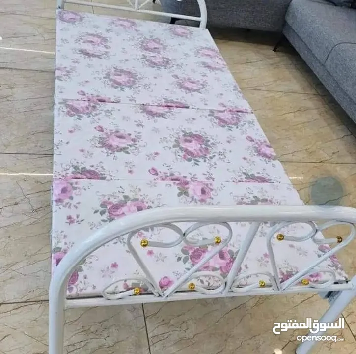 سرير حديد ابيض قابل للطى