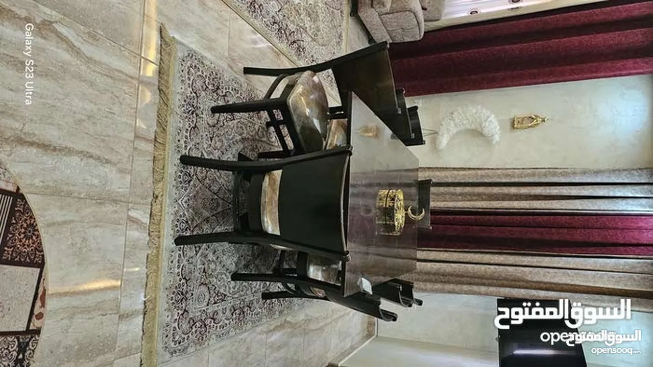 طاولة سفرة مع ثمان كراسي زان منجدة للبيع