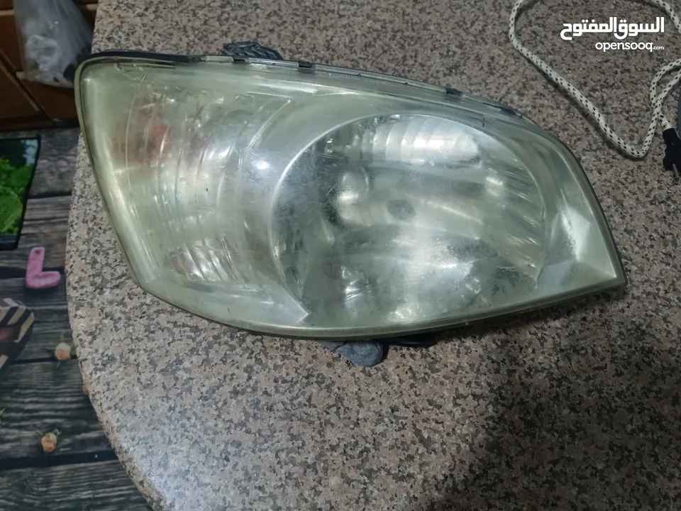 اضويه اثنين واحد تويوتا وواحد هونداي ومسجلات اثنين واحد منهم مع فريم للبيع بسعر مغري جداً