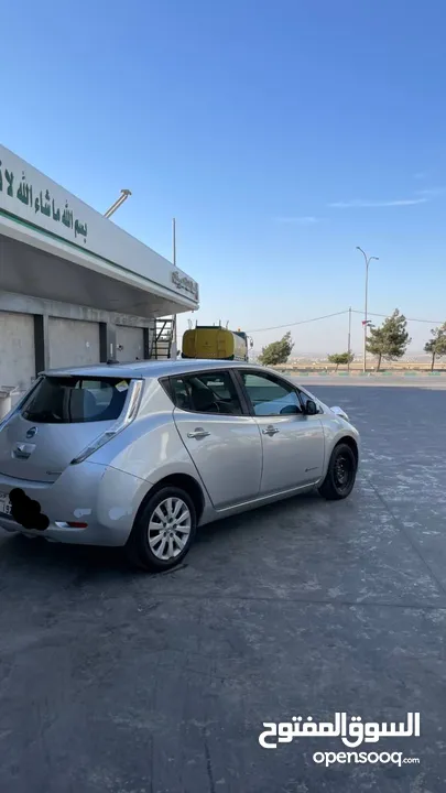 نيسان ليف 2014