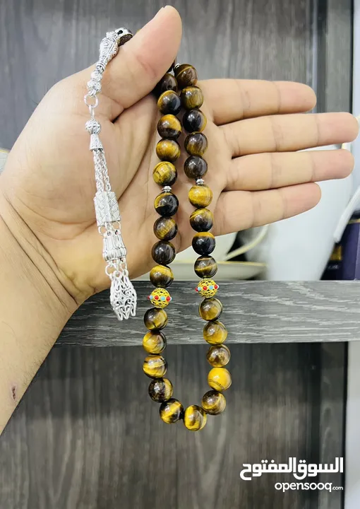عرض خاص سبحه عين النمر ازرق او ذهبي بسعر حرق 33 حبة حلوة مش صغيرة للعلم مع طقم انتيومون مرتب