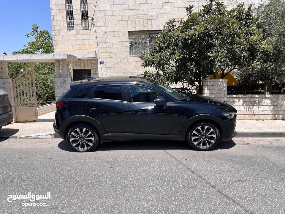 سيارة مازدا موديل 2023 اصل صفر كيلو ماشية 20 الف لون اسود ، بسعر 100000 شيقل نص كاش ونص شيكات.