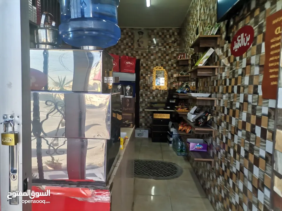 قهوه لضمان كامل العده  موقع مميز ع الشارع  الرئيسي شغاله والها زبائنه سبب الضمان  بداعي السفر