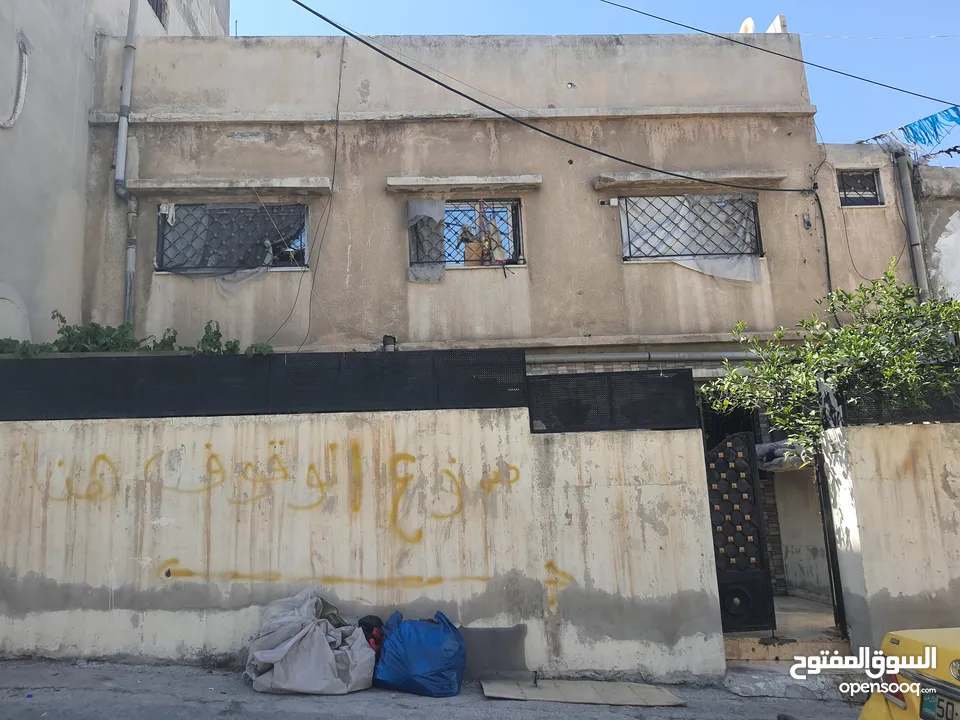 عمارة مكونه من طابقين وساحه خارجيه للبيع