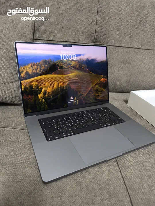 Apple MacBook M1 pro 2021 بحالة الوكاله بسعر مغري فقط