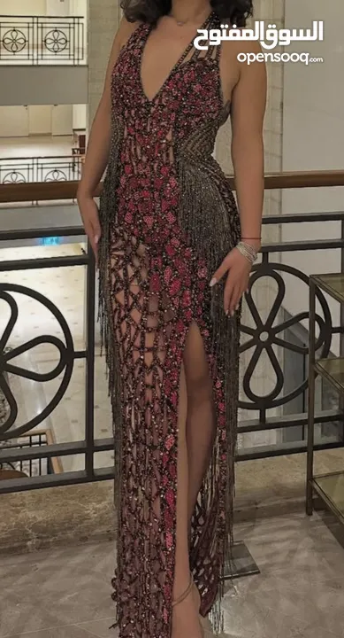 فستان خرز فخامة وأناقة من غير عالم مصمم طويل متواجد بناصرة