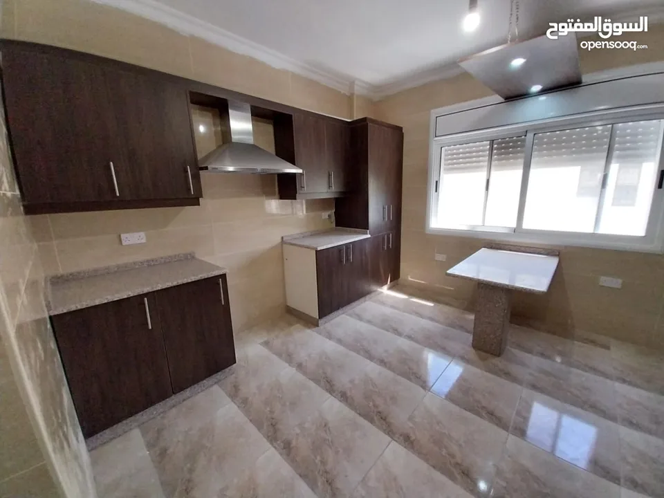 شقة غير مفروشة للإيجار ( Property 38836 ) سنوي فقط