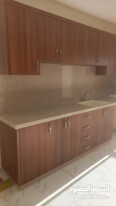 شقة للايجار عمارة بيسان (شارع الارسال - منطقة المصايف - بالقرب من مستشفى Hclinic)