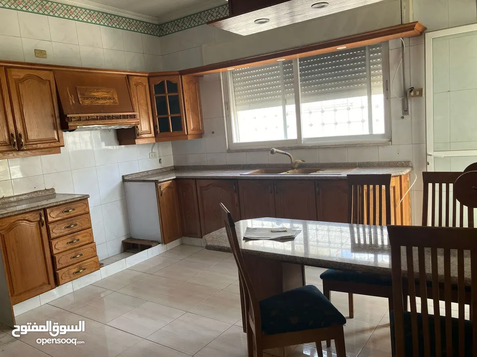شقة فارغة - دير غبار - 3نوم 1ماستر - 200م - بلكونتين بإطلالــــه مميزة - قرب الخدمات - موقع هادئ