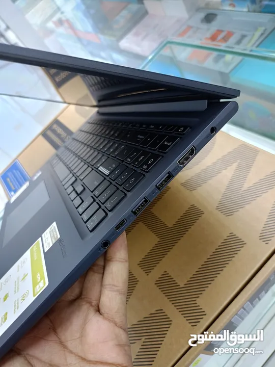 Asus ViVoBook  15" core i7 16 GB Ram 512 SSD Touch Screen