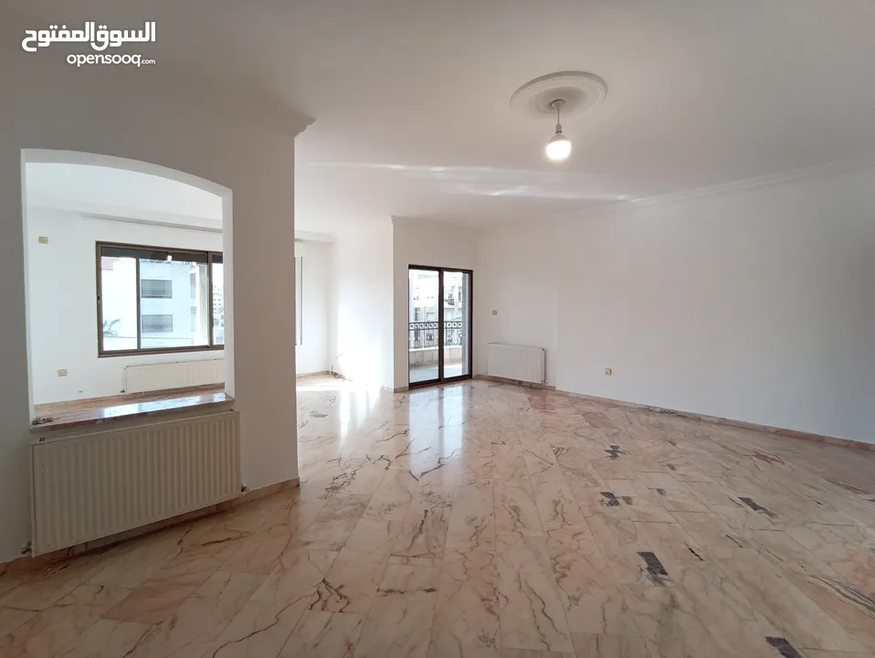 شقة غير مفروشة للإيجار 300م2 ( Property 19203 )-175107091
