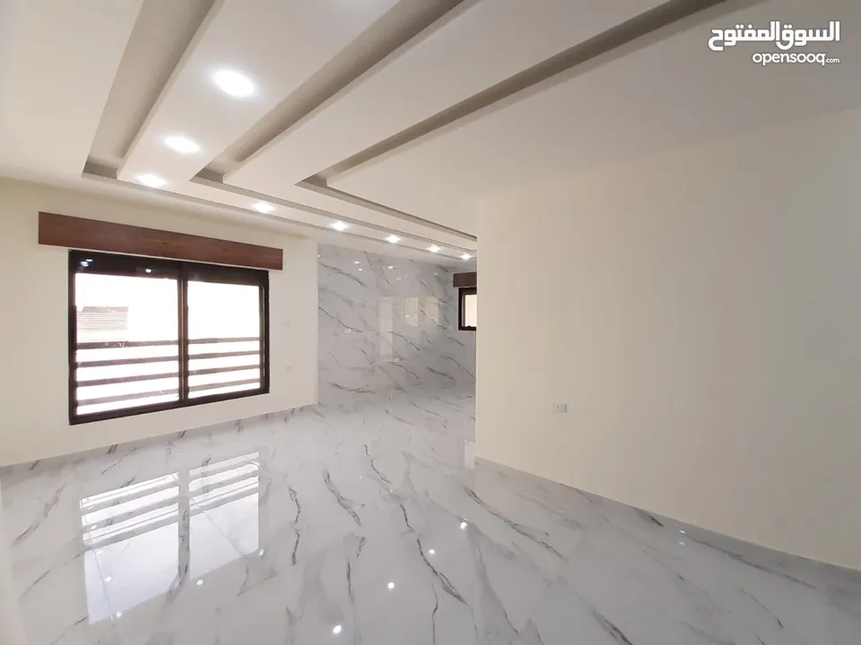 شقه للبيع فاخره جدا في اجمل مناطق حي الياسمين تشطيبات ولا في الاحلام من المالك مباشره سعر لقطة 49000