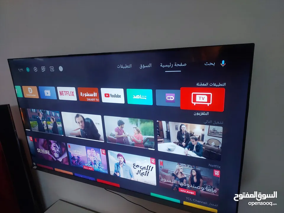 للبيع شاشه TCL حجم 65 فل سمارت احدث موديل رسيفر داخلي اوامر صوتيه 4K UHD  طبعا الشاشه بحال الوكاله