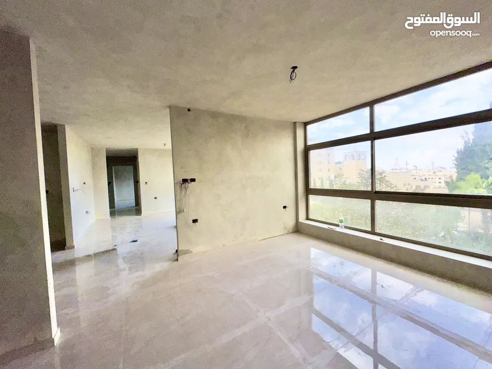 شقة جديدة وموقع مميز