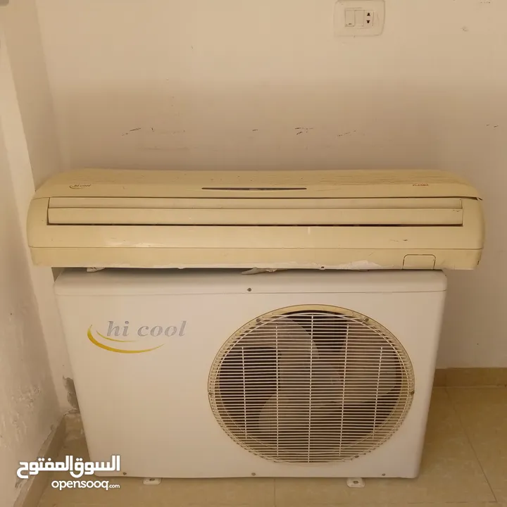 مكيف hi cool بحالة ممتازة يوجد معه ماسورة + ريموت و يبلغ وزنه 2 طن .