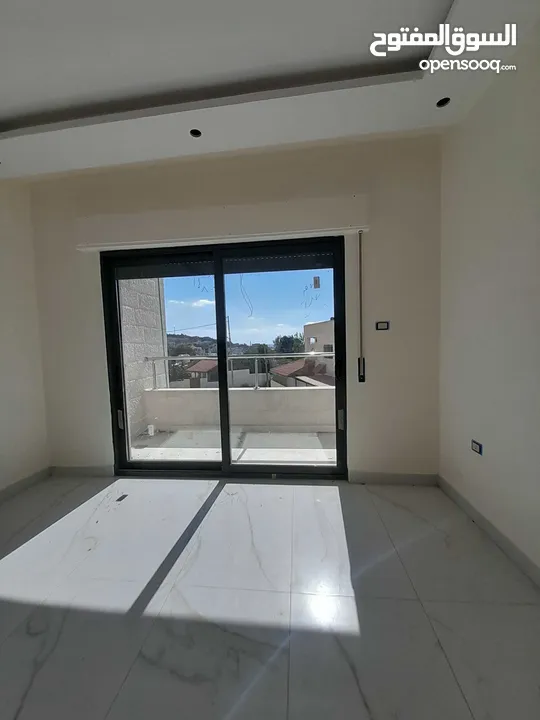 شقه تشطيب جديد2نوم مع ماستر2حمام صاله صالون مطبخ بلكون موقع مميز/يوجداسكان يتوفر به شقق أخرى للايجار