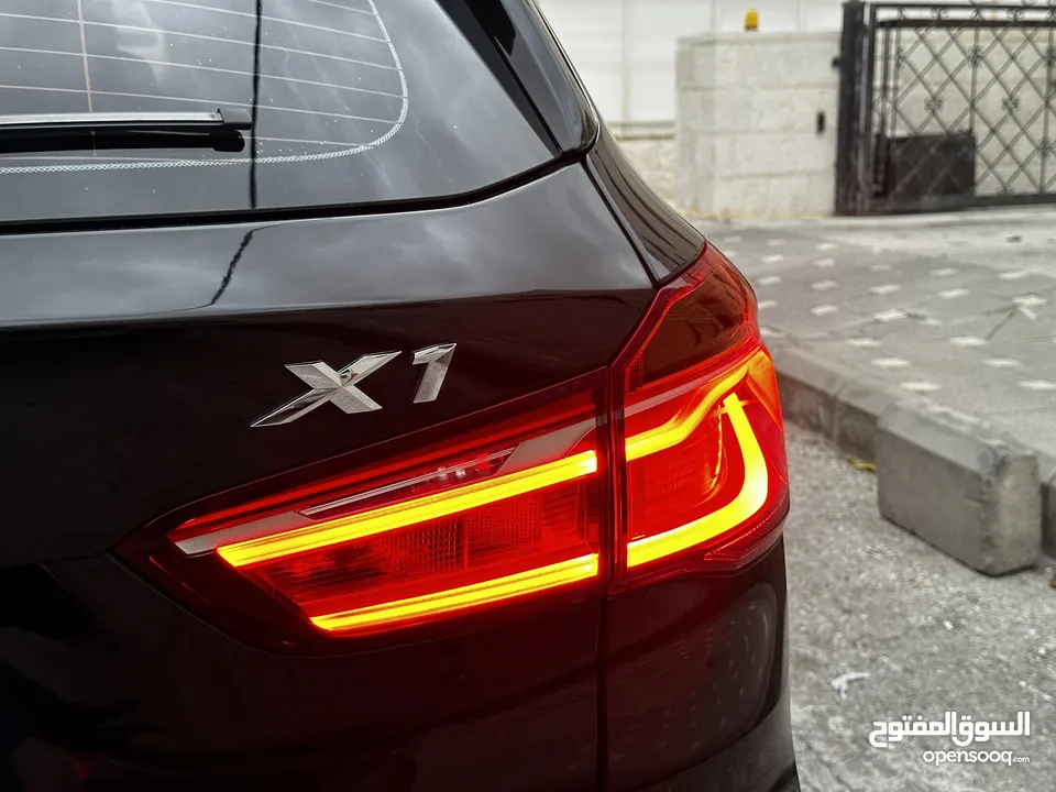 BMW X1 2017 BLACKOUT TRIM للبيع او البدل