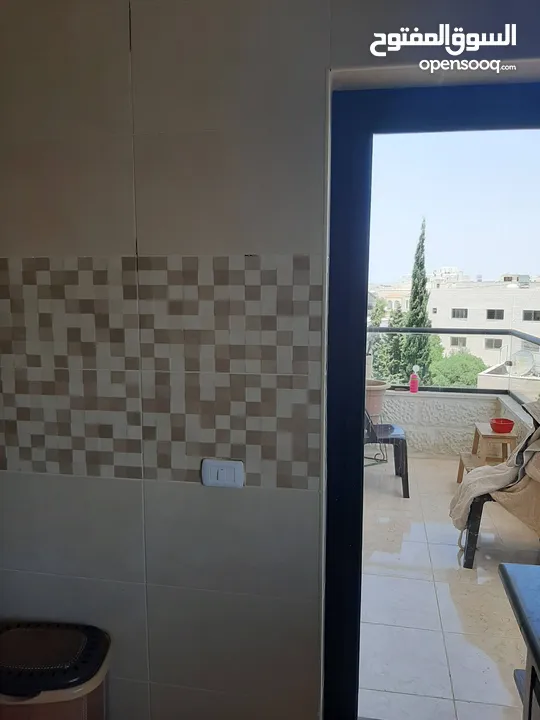 شقه سكنيه فارغه للبيع بسعر مغري