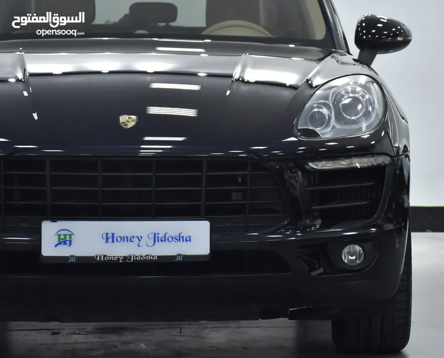 Porsche Macan S ( 2015 Model ) in Black Color GCC Specs