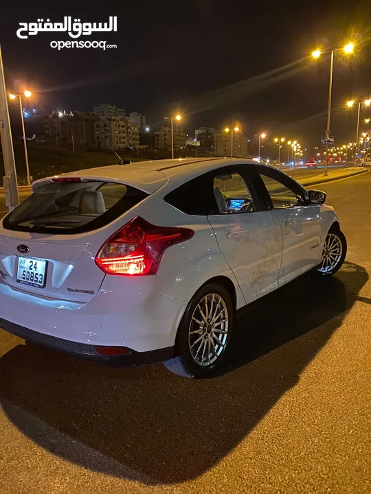 فورد فوكس كهرباء 2015 نظيفة جداً للبيع بسعر ممتاز