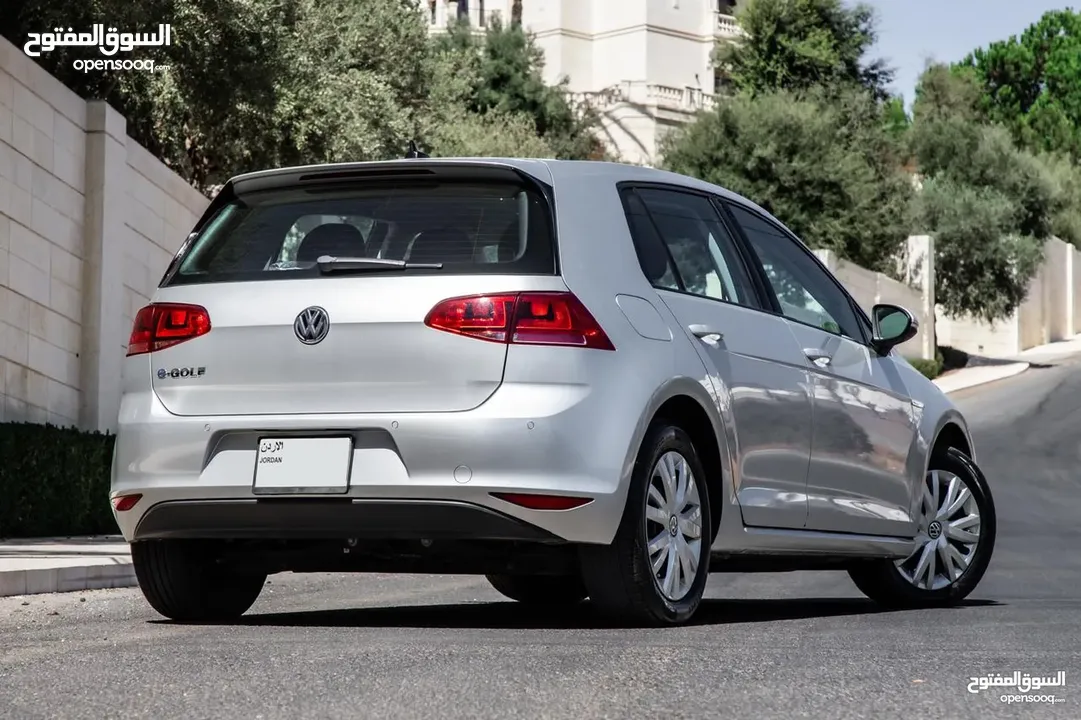 E-golf 2015 بحالة ممتازة جداً وارد أمريكي اصل الماني  سيارة مش ناقصها ولا شي ترخيص حتى شهر 4-2026