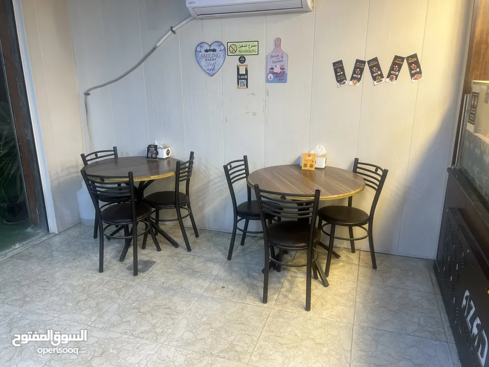محل وافل وكريب. وكوتيلات للبيع