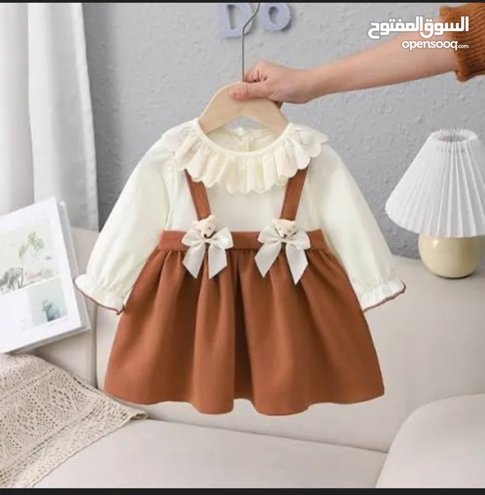 فستان بني بابيض