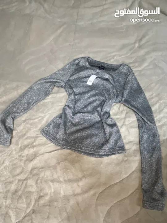 بلوزة GAP رمادي كم طويل — جديدة مع التكت