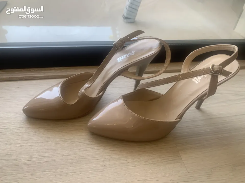 عدة احذية كعب عالي وبالارينا و حذاء رياضي واحد جديد