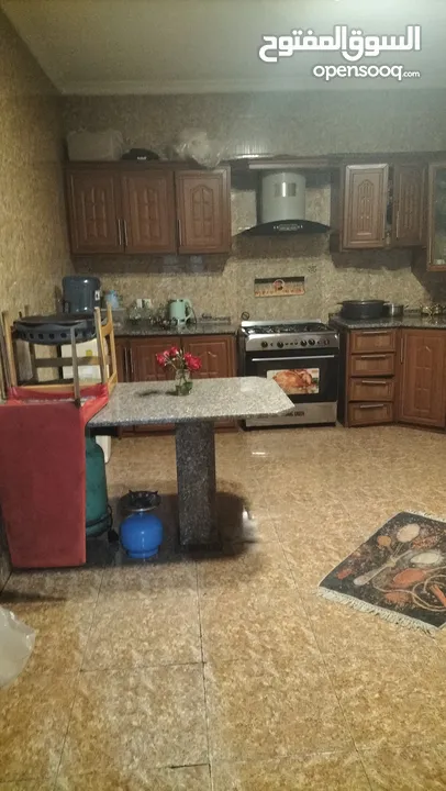 منزل مكون من 3غرف نوم و3 حمامات واحده ماستر وصاله وصالون  وحديقه عدد 2