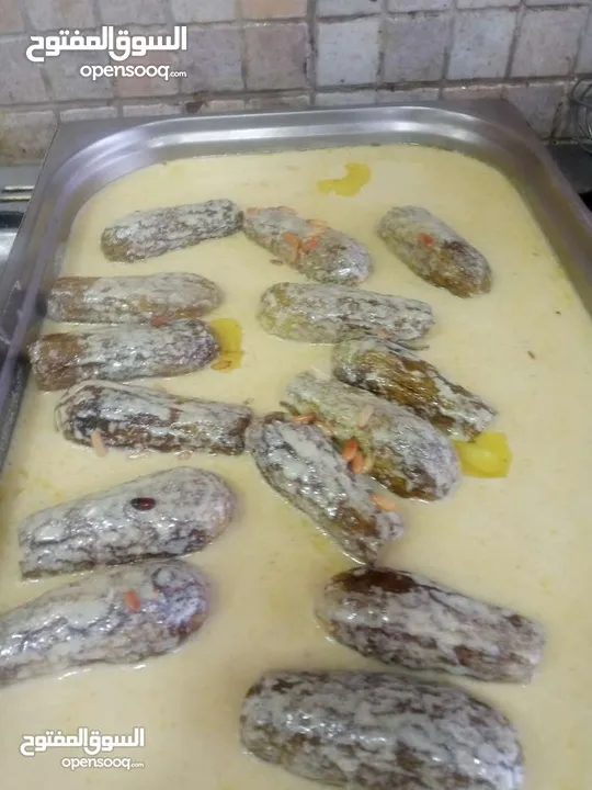 شيف شرقي وغربي وسلطات ابحث عن عمل خبرة في الاكل العربي والغربي والسلطات خبره اكثر من 15سنه