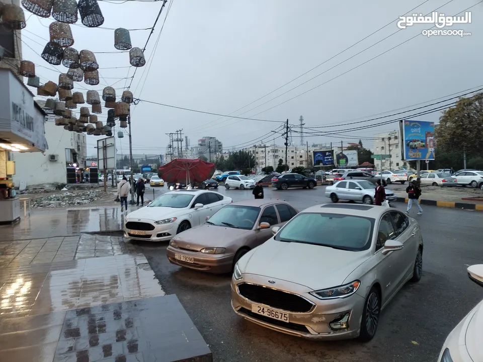 مطعم شاورما بموقع مميز في اربد