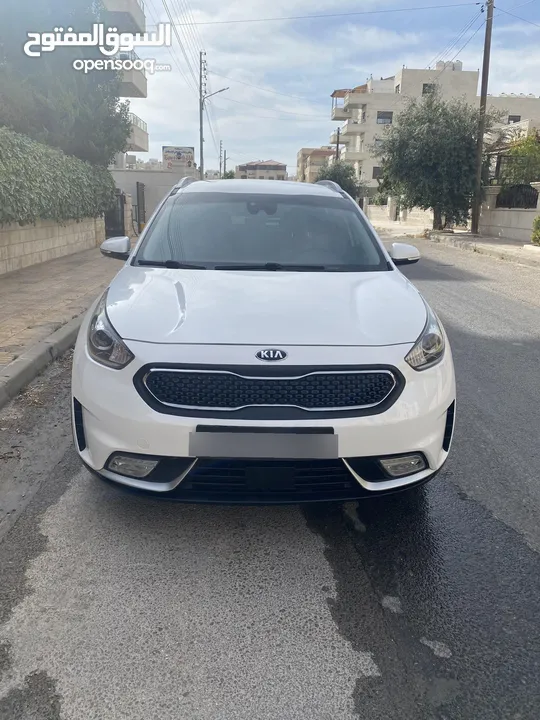 كيا نيرو موديل  2019 للبيع  فل كامل ما عدا الفتحة  استعمال شخصي السيارة لا ينقصها شيء تبارك الرحمن .