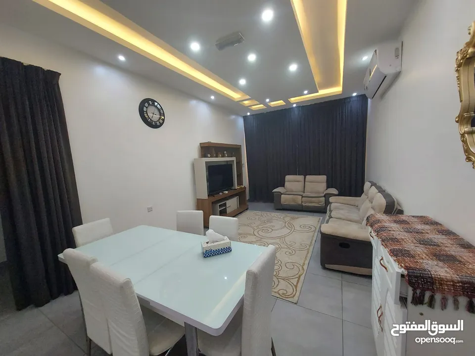 2 Bedrooms Furnished Apartment for Rent with wifi in Al Qurm REF:924R