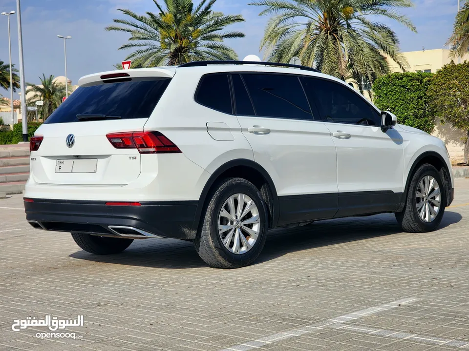 2018 Volkswagen Tiguan / Gcc Specs/ 4 Cylinder / 7 Seats / Mid Option