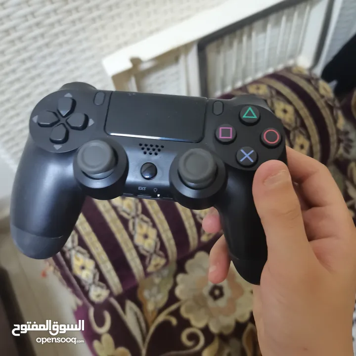 بلايستيشن 4 pro بحاله ممتازه جدا للبيع عرض رهيب الوصف مهم جدا قابل للتفاوض بيعه مستعجله